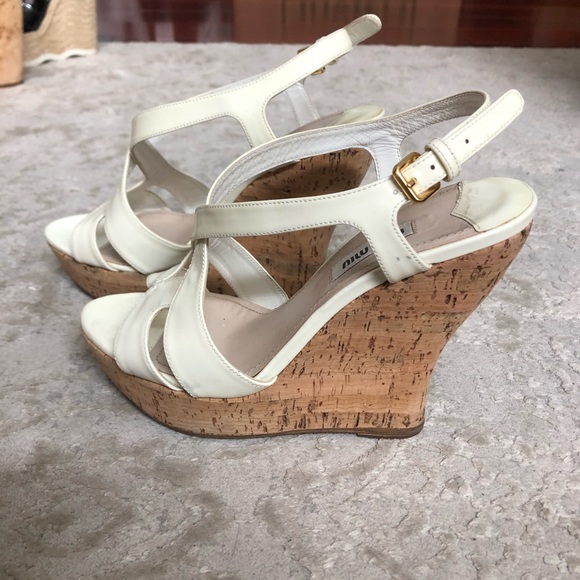 Miu Miu white patent leather cork wedges - Picture 4 of 5